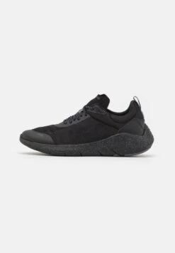 Hugo Wayne Runn- Trainers - Black