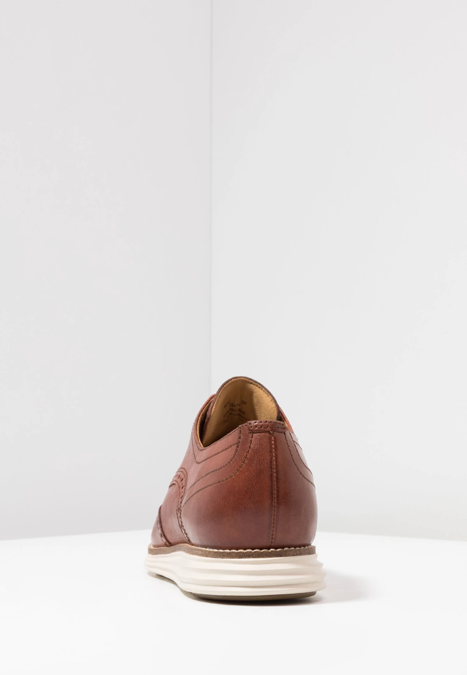 Cole Haan Original Grand Wingtip Oxford - Casual Lace-Ups - Woodbury/Ivory 4 Cole Haan Original Grand Wingtip Oxford - Casual Lace-Ups - Woodbury/Ivory - Image 4