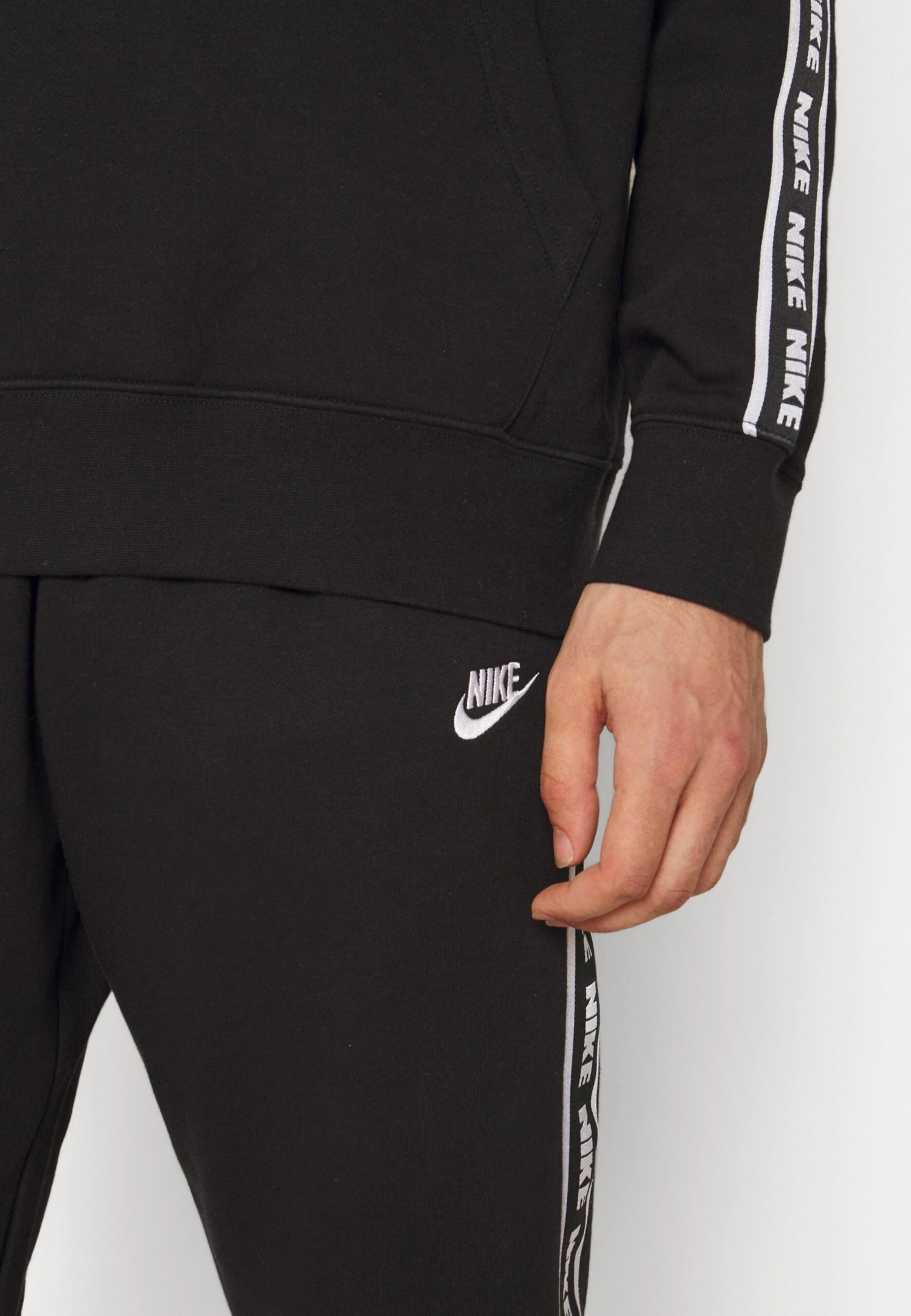 Nike Sportswear Club Suit - Tracksuit - Black/White 9 Nike Sportswear Club Suit - Tracksuit - Black/White - Image 9