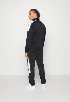Champion New York Yankees Tracksuit - Tracksuit - Black/White 10 Champion New York Yankees Tracksuit - Tracksuit - Black/White -Clothing Sale Store 2348a839475447d38ca06e0448acc54f