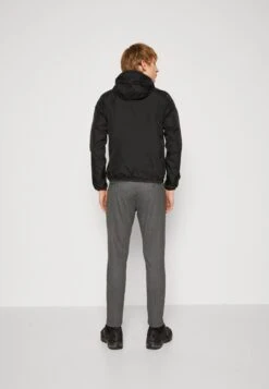 K-Way Jacques Plus Double Unisex - Waterproof Jacket - Black/Orange 9 K-Way Jacques Plus Double Unisex - Waterproof Jacket - Black/Orange -Clothing Sale Store 3d0bf4dd3b3a4446848e64e4572be7b6