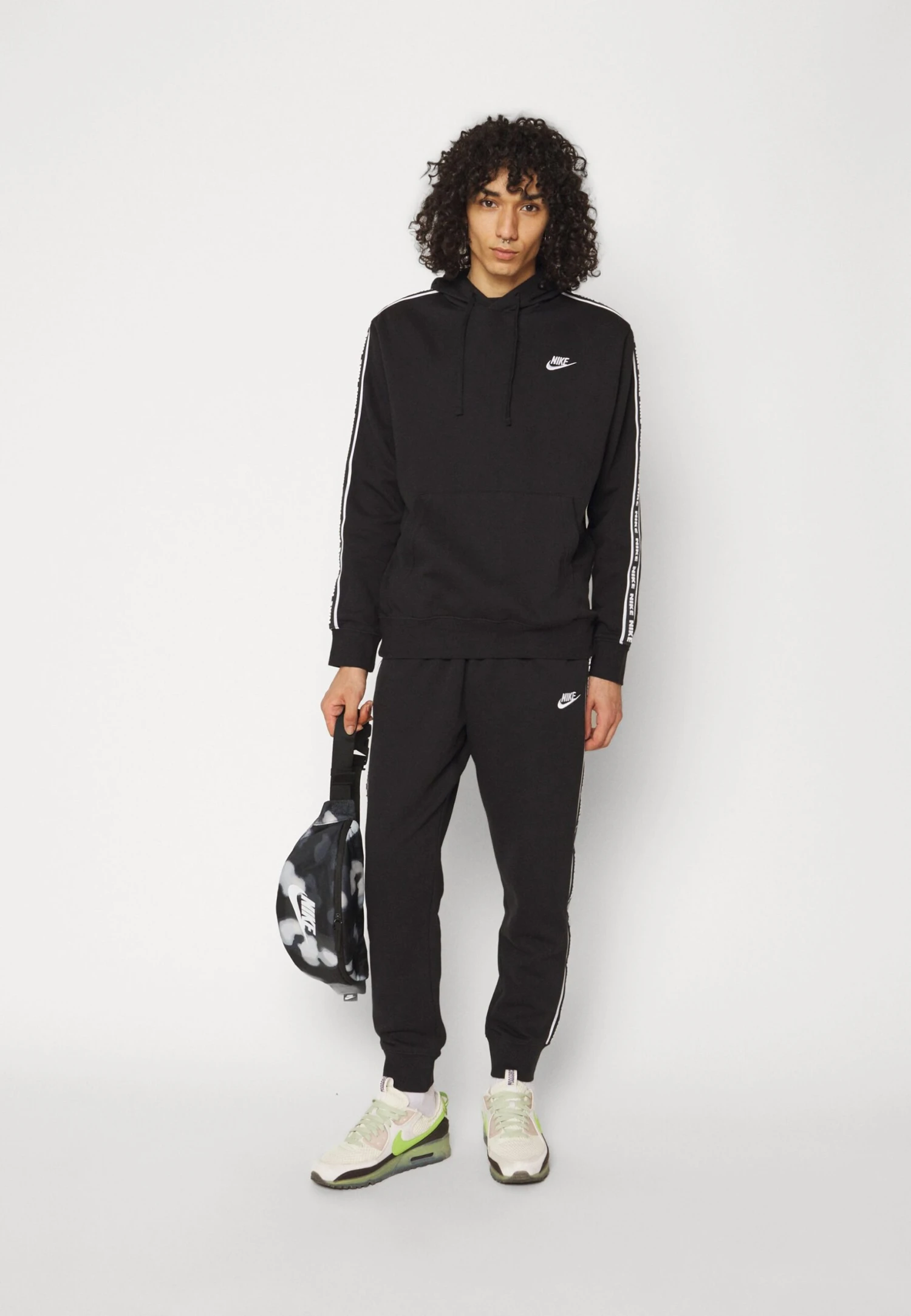 Nike Sportswear Club Suit - Tracksuit - Black/White 2 Nike Sportswear Club Suit - Tracksuit - Black/White - Image 2