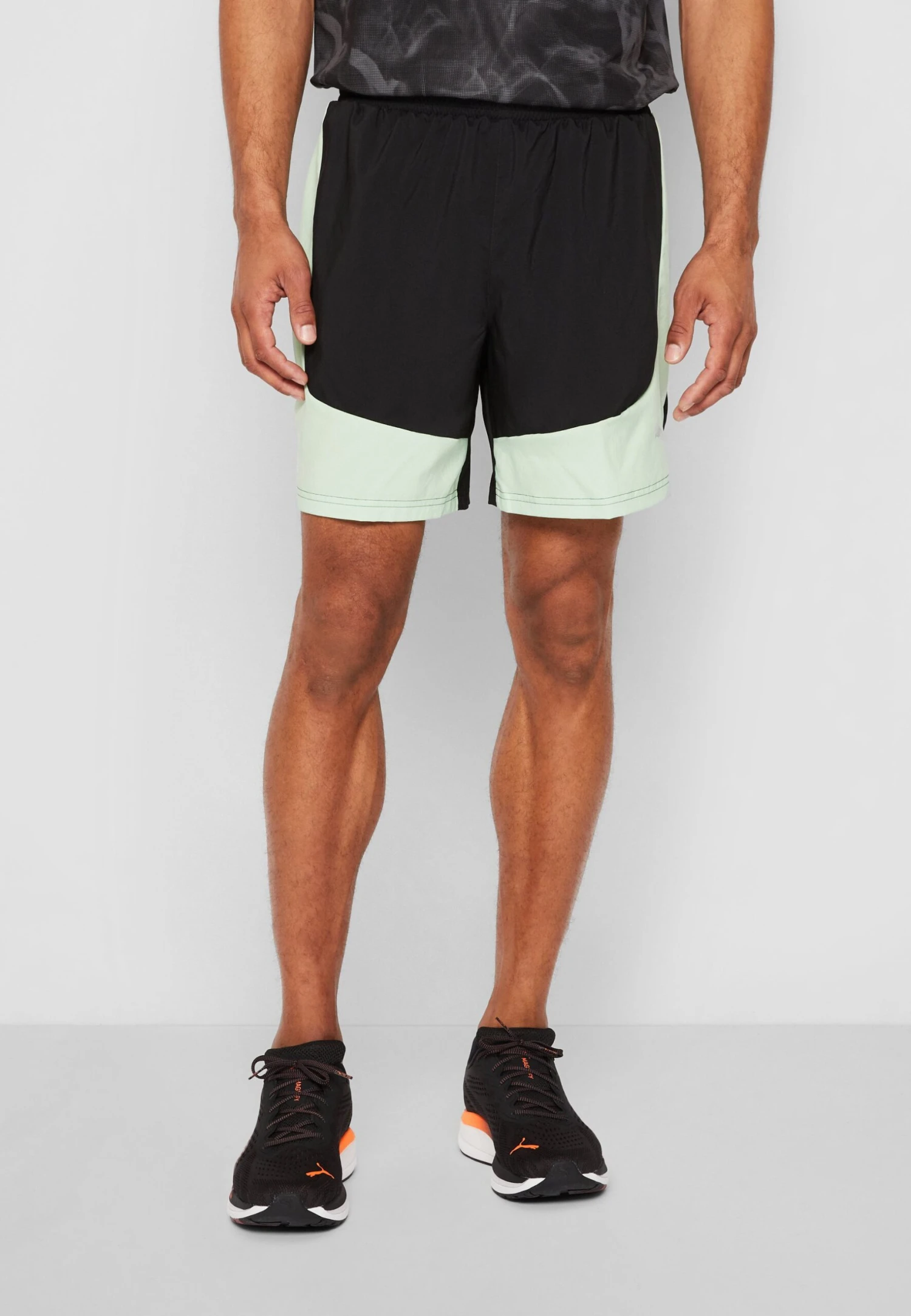Puma Run Favorite Session- Sports Shorts - Black Light Mint 1 Puma Run Favorite Session- Sports Shorts - Black Light Mint