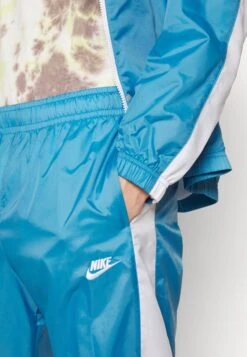 Nike Sportswear Club Suit - Tracksuit - Dutch Blue/White -Clothing Sale Store 68ec23b3b96d4dee94093c970e729ff7