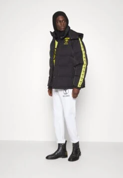 MOSCHINO Long Jacket - Winter Coat - Black 12 MOSCHINO Long Jacket - Winter Coat - Black -Clothing Sale Store 7083f9415dfc417e96df23e59ee997c8