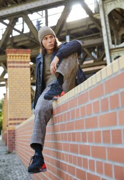 Jordan Lane - High-Top Trainers - Black/Dark Concord/Infrared 23