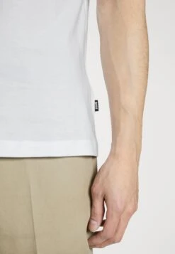 Boss Tiburt - Print T-Shirt - White -Clothing Sale Store 7ac19a0de340424ab4e1282721baa97c
