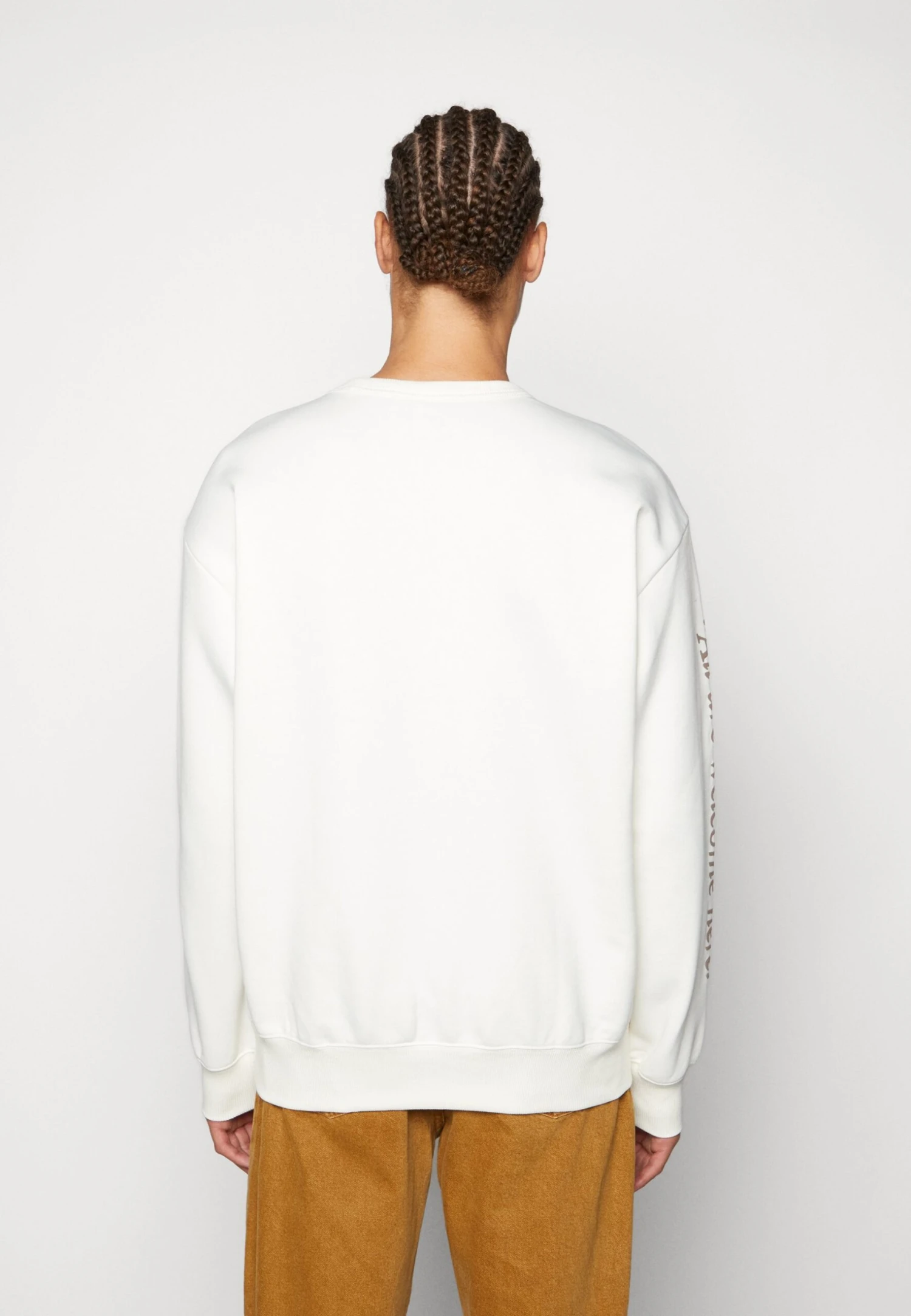 Reebok Classic Crew Unisex- Sweatshirt - Chalk 3 Reebok Classic Crew Unisex- Sweatshirt - Chalk - Image 3