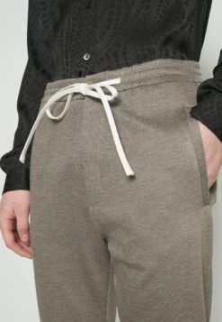 DRYKORN Trousers - Brown 11 DRYKORN Trousers - Brown -Clothing Sale Store 8e50d1ab1d8a431cb862fc75bc583f0a