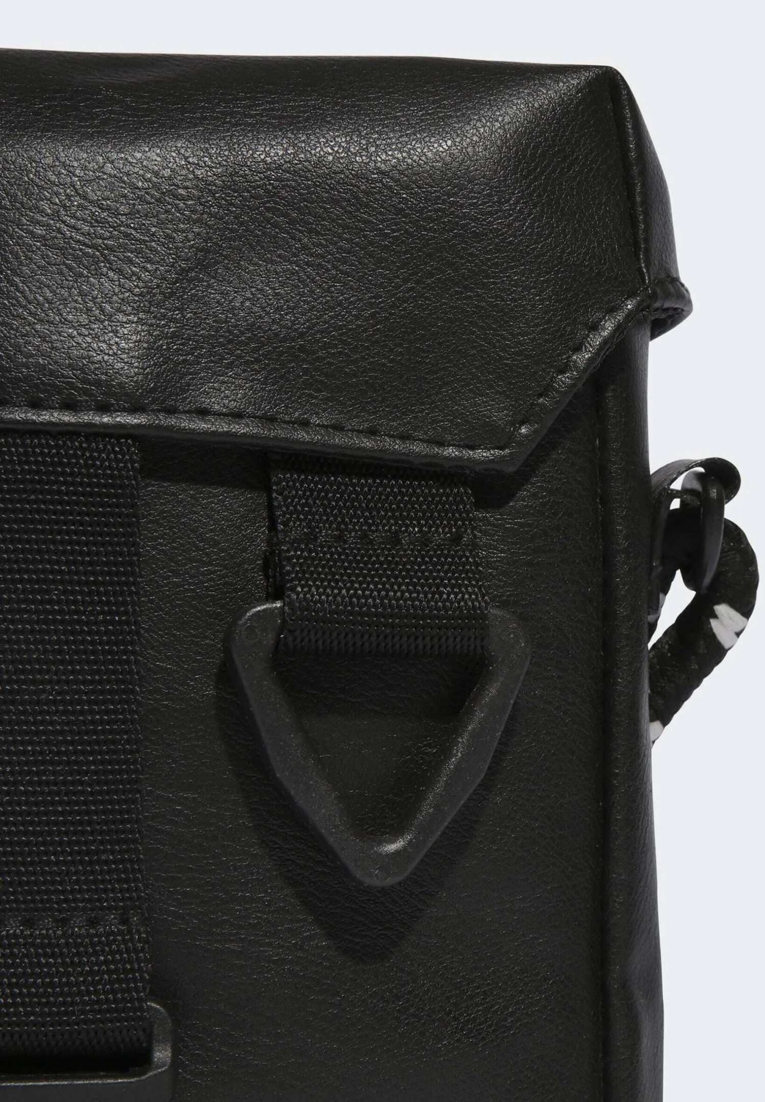 ADIDAS PERFORMANCE Essentials Small- Across Body Bag - Black White 3 ADIDAS PERFORMANCE Essentials Small- Across Body Bag - Black White - Image 3