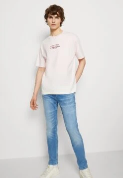 Scotch & Soda Record Store Artwork - Print T-Shirt - Light Pink -Clothing Sale Store 90ed56bf29aa461092acb76676a5ceda