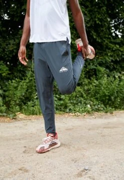 Nike Performance Trail Pant - Tracksuit Bottoms - Black/White