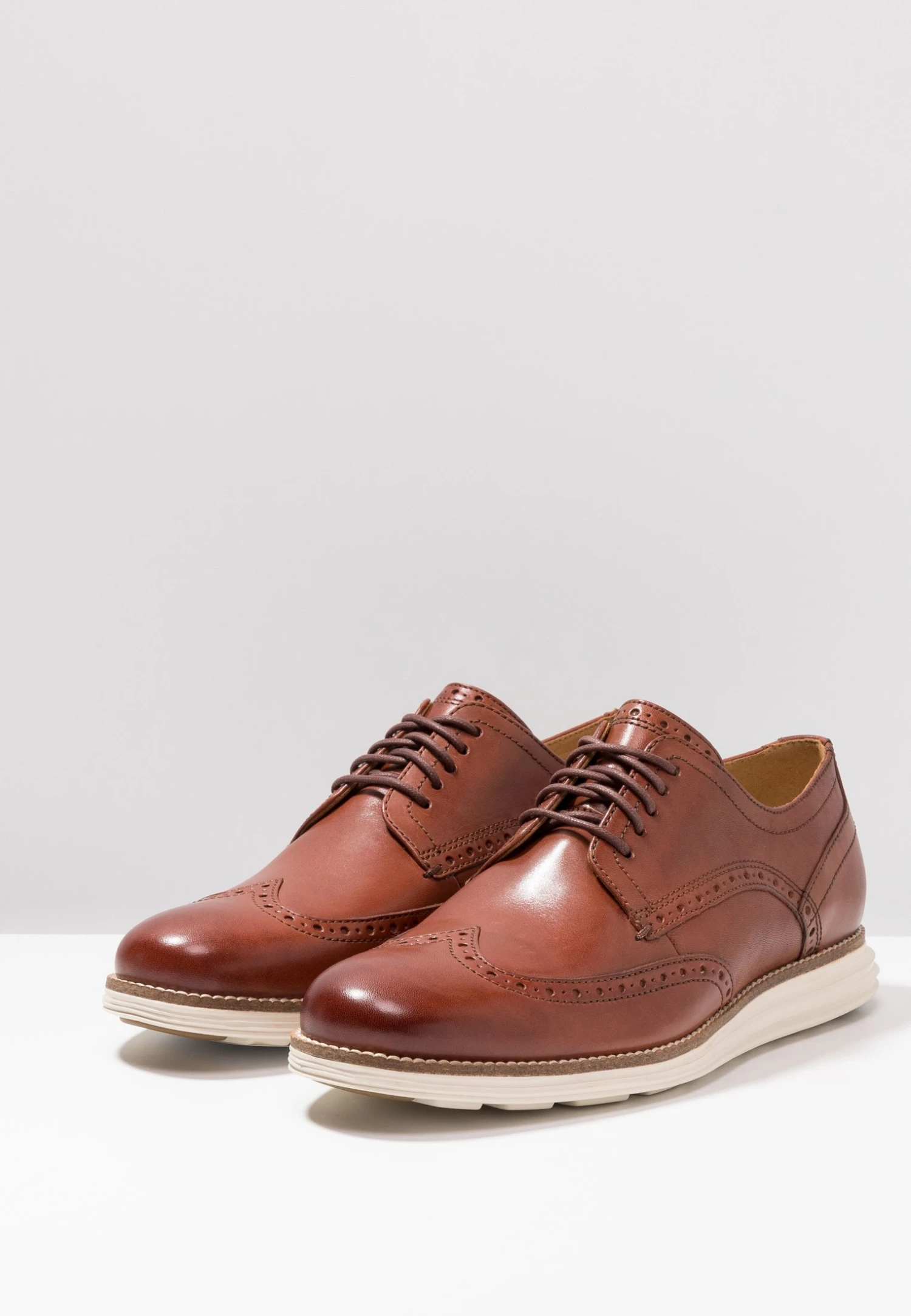 Cole Haan Original Grand Wingtip Oxford - Casual Lace-Ups - Woodbury/Ivory 3 Cole Haan Original Grand Wingtip Oxford - Casual Lace-Ups - Woodbury/Ivory - Image 3