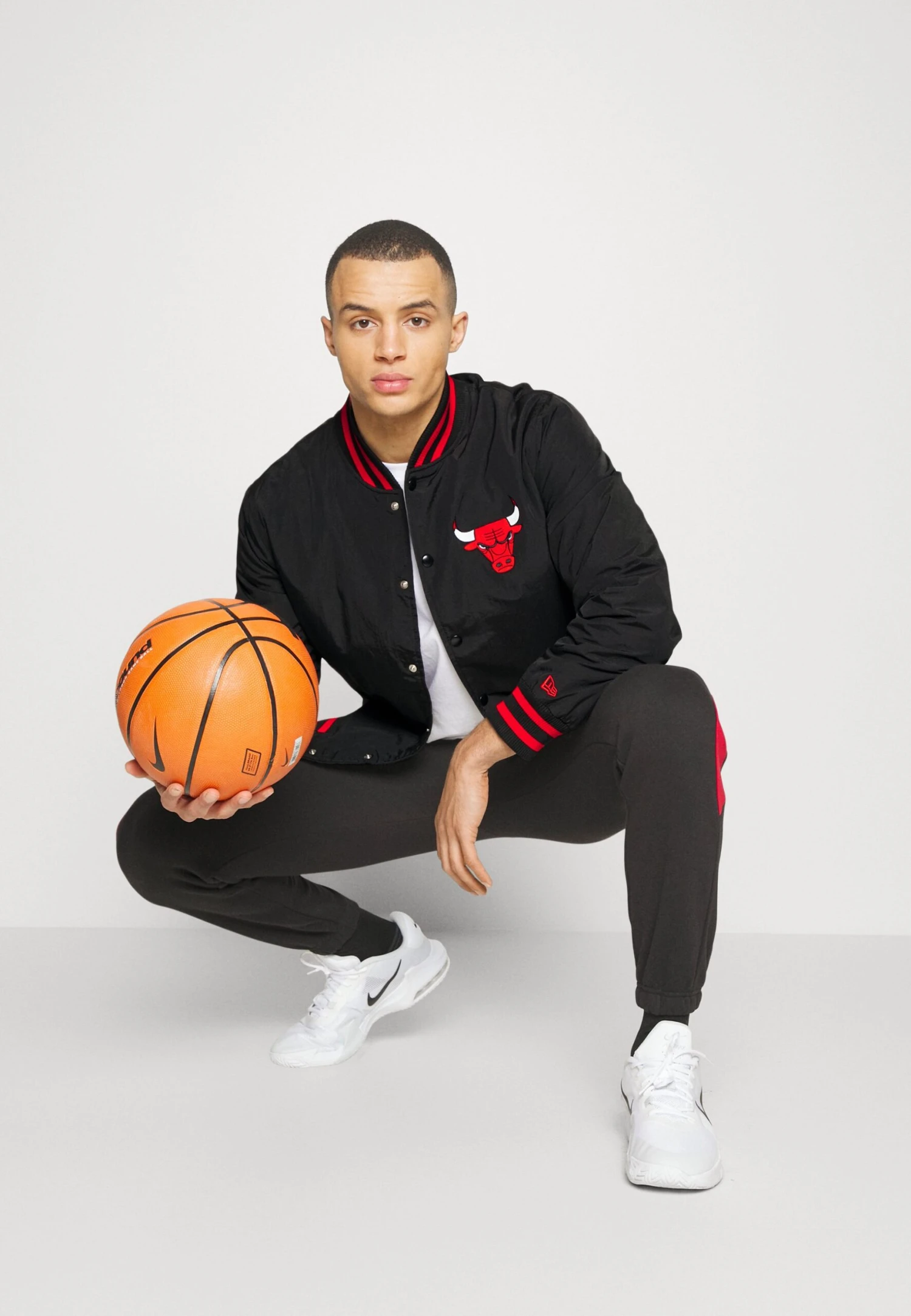 NEW ERA Nba Chicago Bulls Script - Outdoor Jacket - Black 4 NEW ERA Nba Chicago Bulls Script - Outdoor Jacket - Black - Image 4