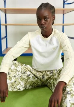 Adidas Originals Long Sleeve - Long Sleeved Top - White