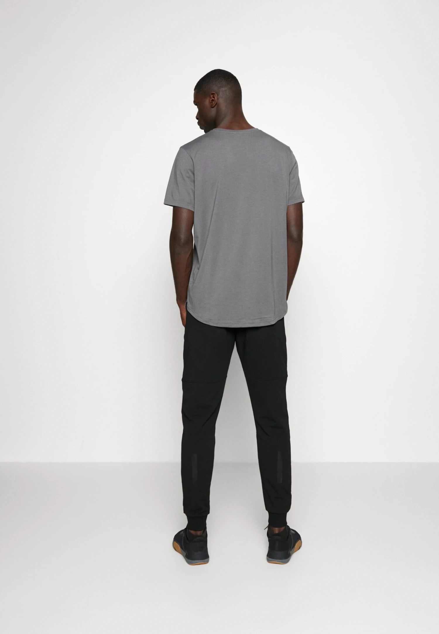 ICANIWILL Stride Men - Tracksuit Bottoms - Black 3 ICANIWILL Stride Men - Tracksuit Bottoms - Black - Image 3