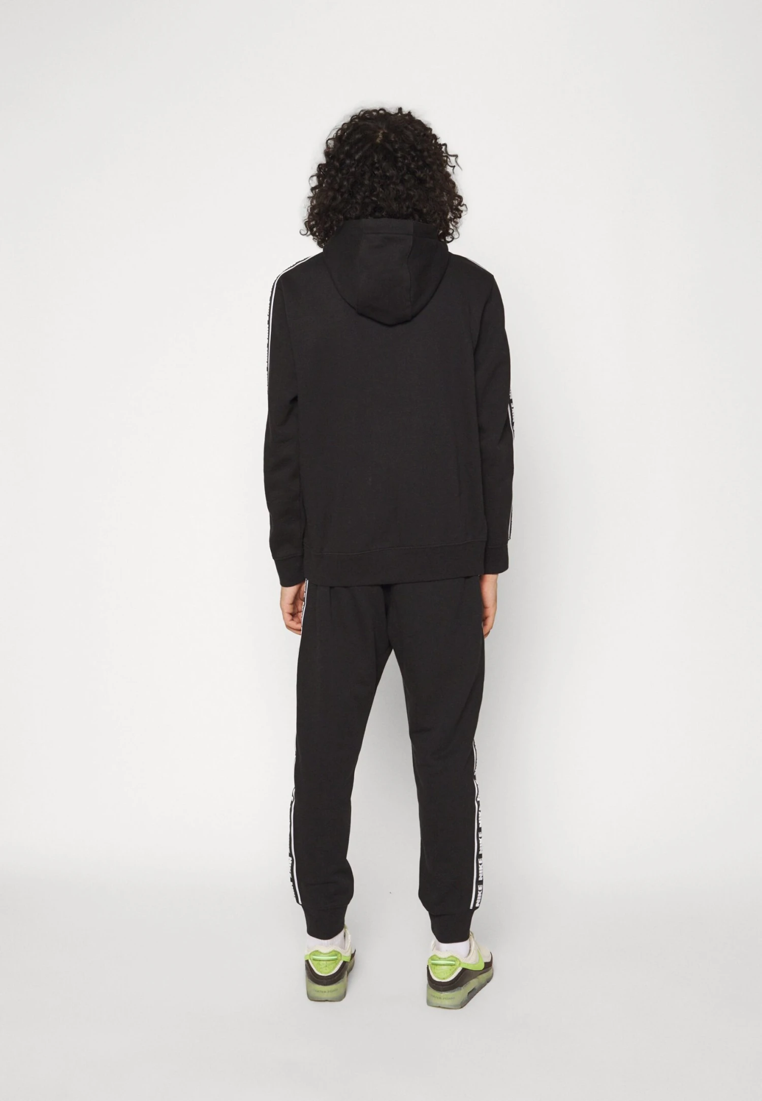 Nike Sportswear Club Suit - Tracksuit - Black/White 5 Nike Sportswear Club Suit - Tracksuit - Black/White - Image 5