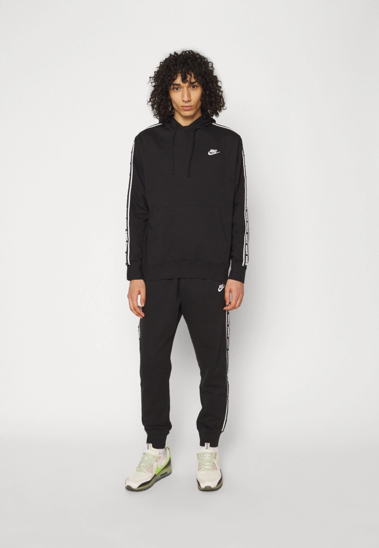 Nike Sportswear Club Suit - Tracksuit - Black/White 4 Nike Sportswear Club Suit - Tracksuit - Black/White - Image 4