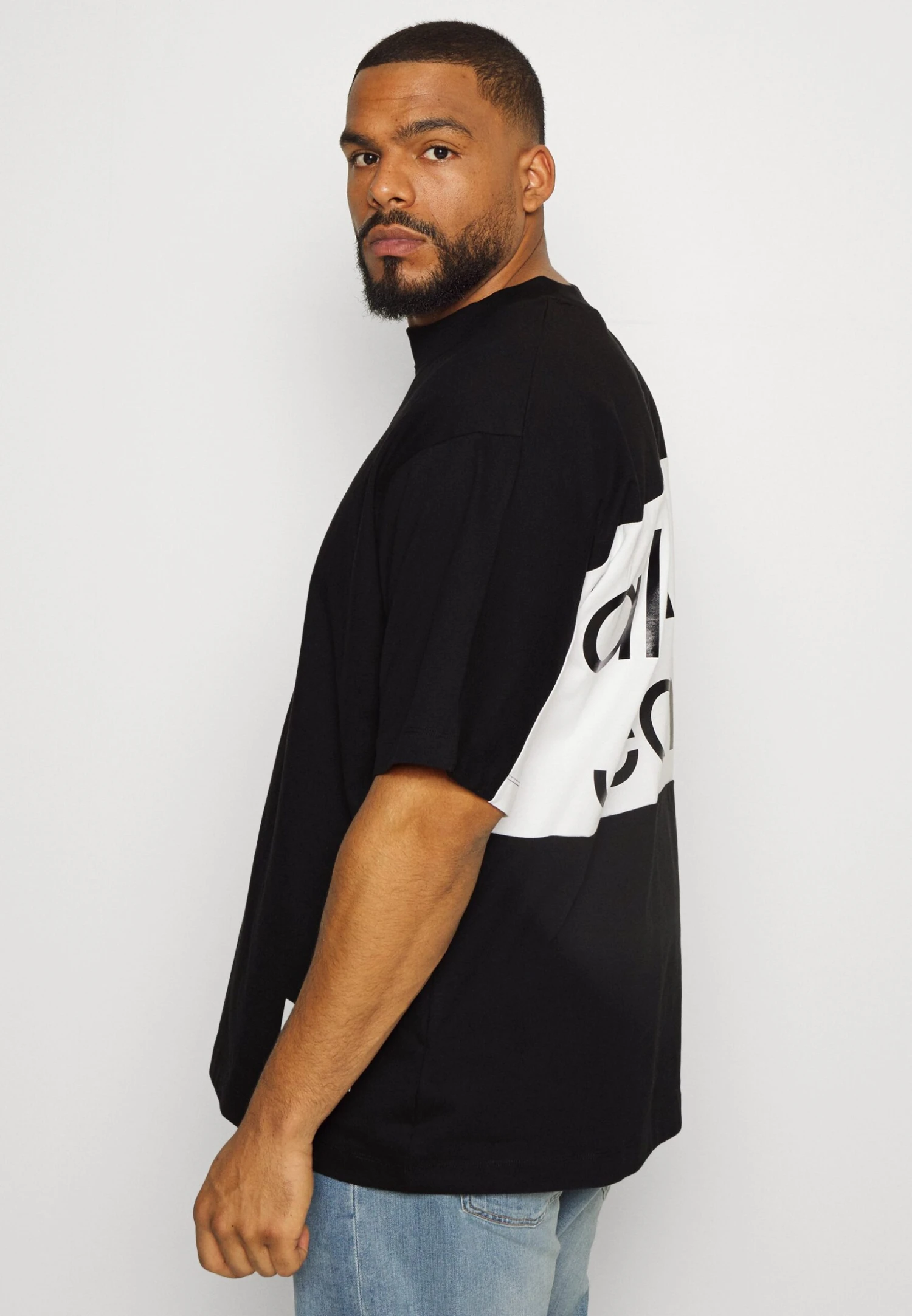 Plus Bold Logo Colorblock Tee - Print T-Shirt - Black 4 Plus Bold Logo Colorblock Tee - Print T-Shirt - Black - Image 4