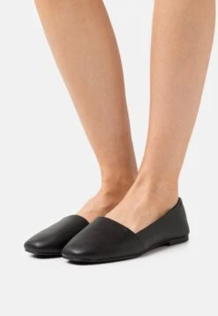 Call It Spring Vegan Samantha - Slip-Ons - Black