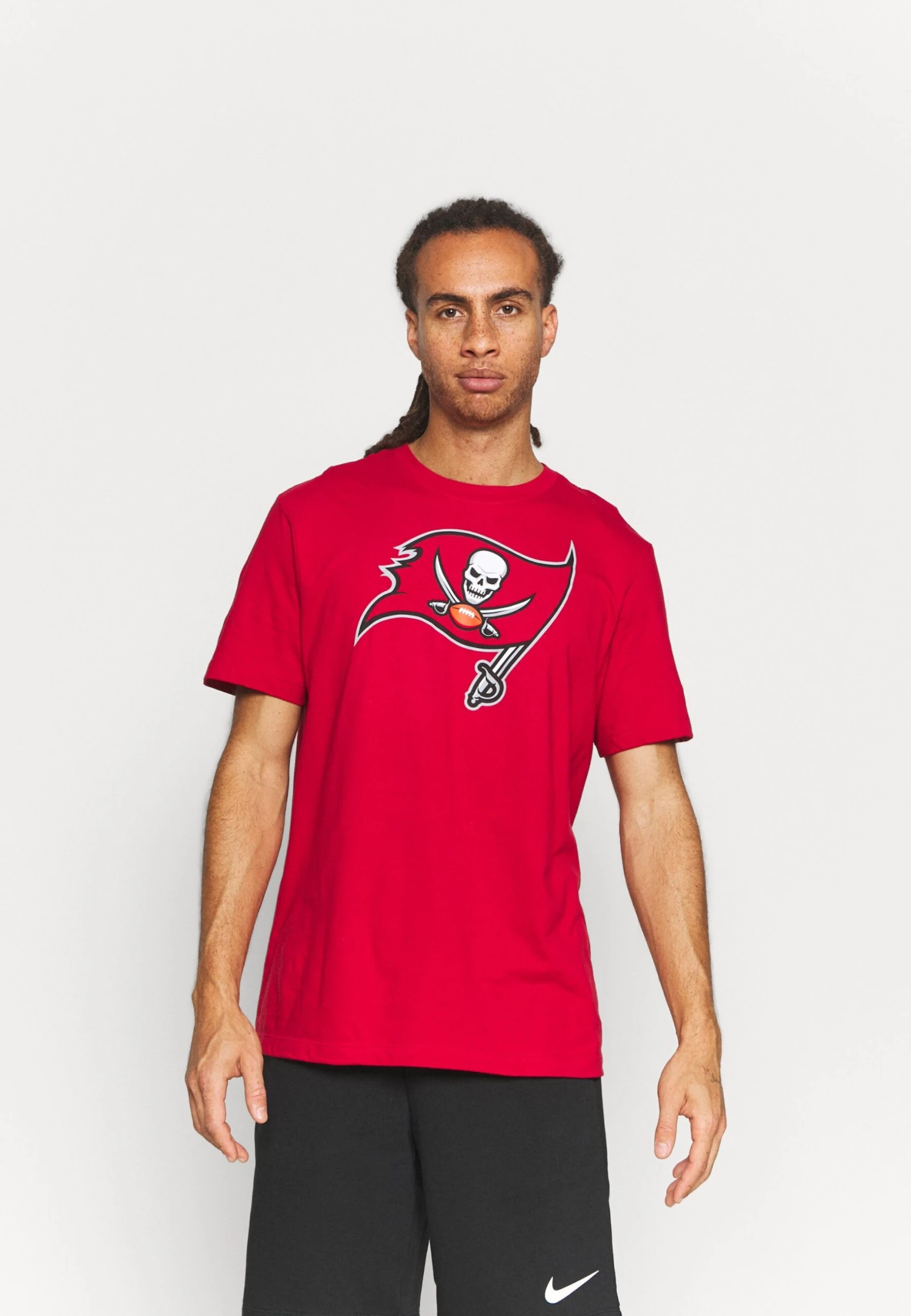 Nike Performance Nfl Tampa Bay Buccaneersnike Logo Essential - Club Wear - Gym Red 1 Nike Performance Nfl Tampa Bay Buccaneersnike Logo Essential - Club Wear - Gym Red