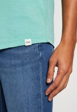 Lee Shaped Tee - Basic T-Shirt - Dusty Jade 11 Lee Shaped Tee - Basic T-Shirt - Dusty Jade -Clothing Sale Store d9c19a7990de447cbf52e59ff6156937