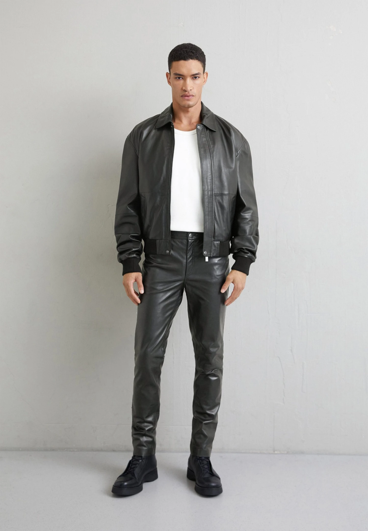 Oversized - Bomber Jacket - Black 2 Oversized - Bomber Jacket - Black - Image 2