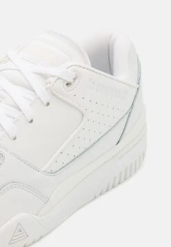 Le Coq Sportif Dynactif T1000 - Trainers - Optical White -Clothing Sale Store de7a8ea931ae4bff9b740849dcd7697e