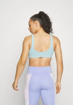 Nike Performance Alate All Bra - Light Support Sports Bra - Ocean Bliss/White -Clothing Sale Store e6963bb17ee34fe38e59eef5b57f9cd9