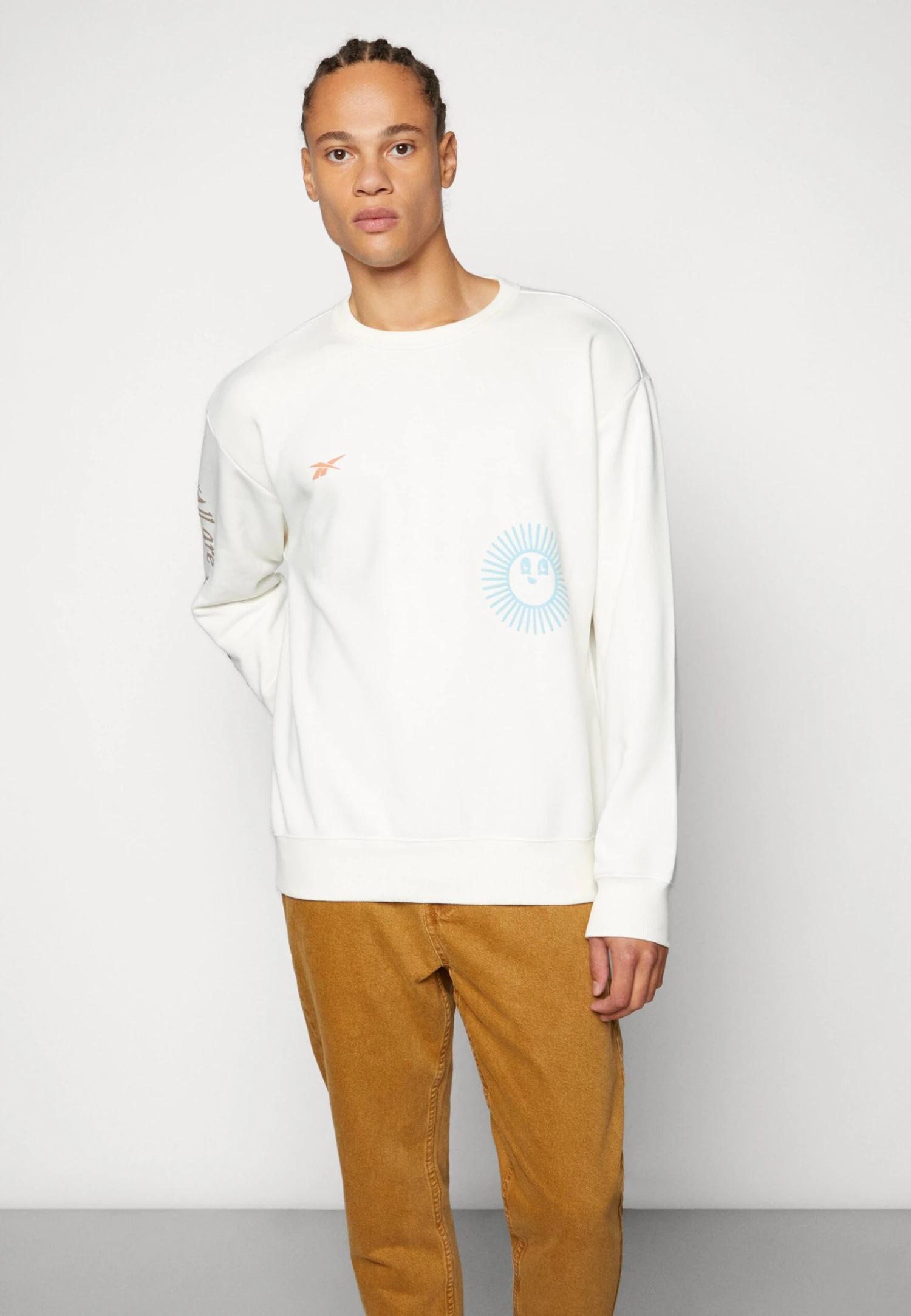 Reebok Classic Crew Unisex- Sweatshirt - Chalk 4 Reebok Classic Crew Unisex- Sweatshirt - Chalk - Image 4