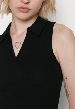 Hollister Co. Top - Casual Black -Clothing Sale Store f5fe00fa2e1b49569829ade2224b8ff1